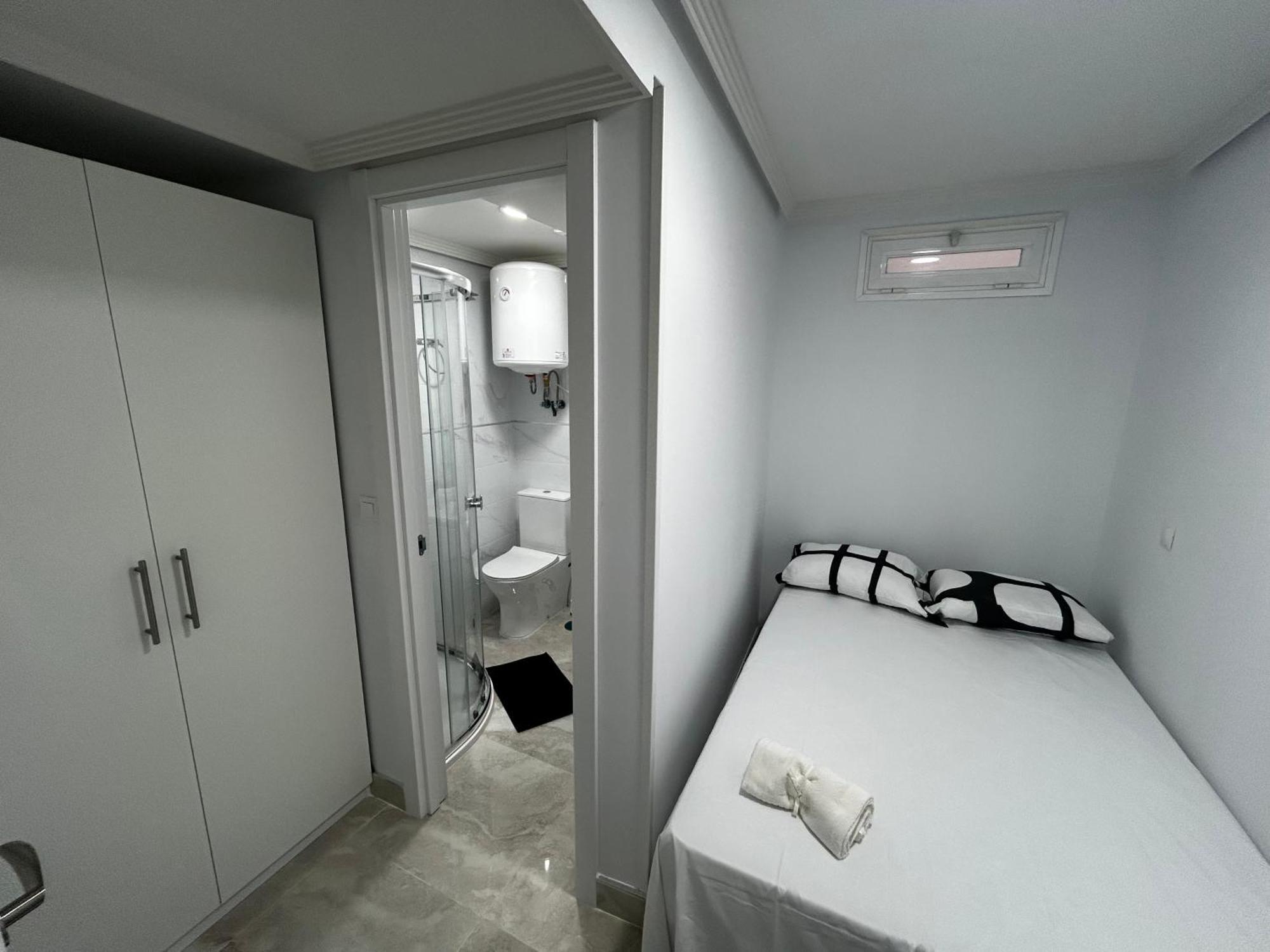 Habitaciones Doble Con Bano Privado En El Centro De Madrid Exterior foto