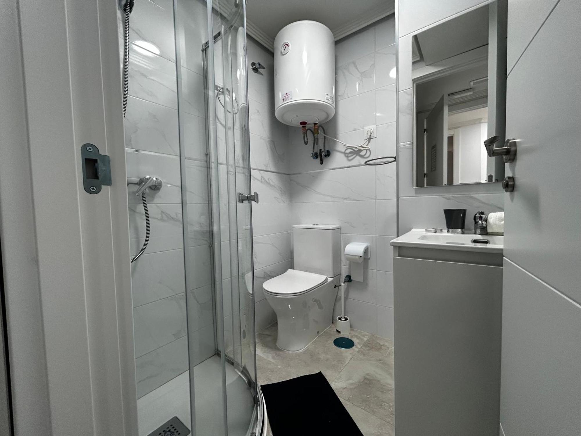 Habitaciones Doble Con Bano Privado En El Centro De Madrid Exterior foto