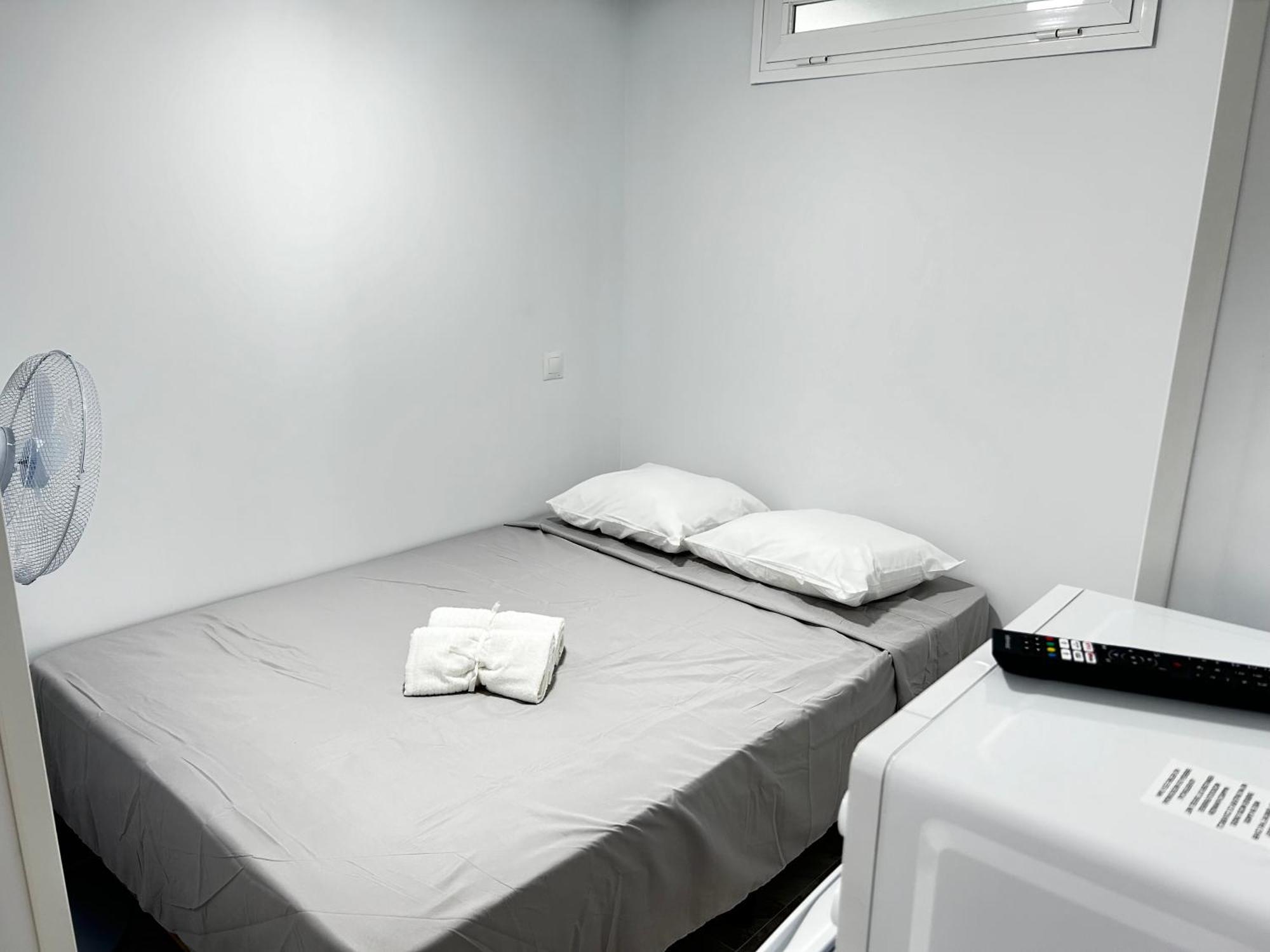 Habitaciones Doble Con Bano Privado En El Centro De Madrid Exterior foto
