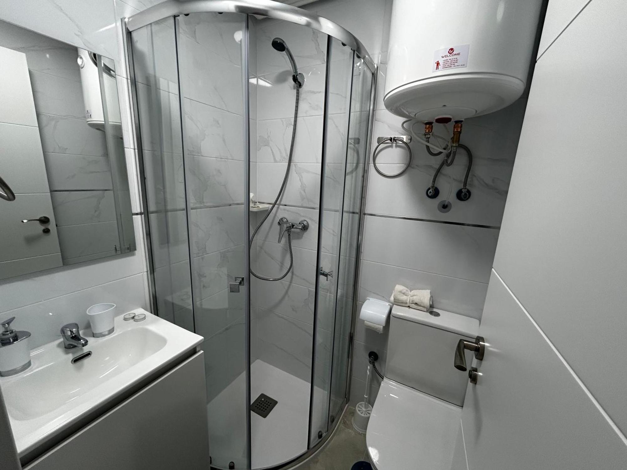 Habitaciones Doble Con Bano Privado En El Centro De Madrid Exterior foto