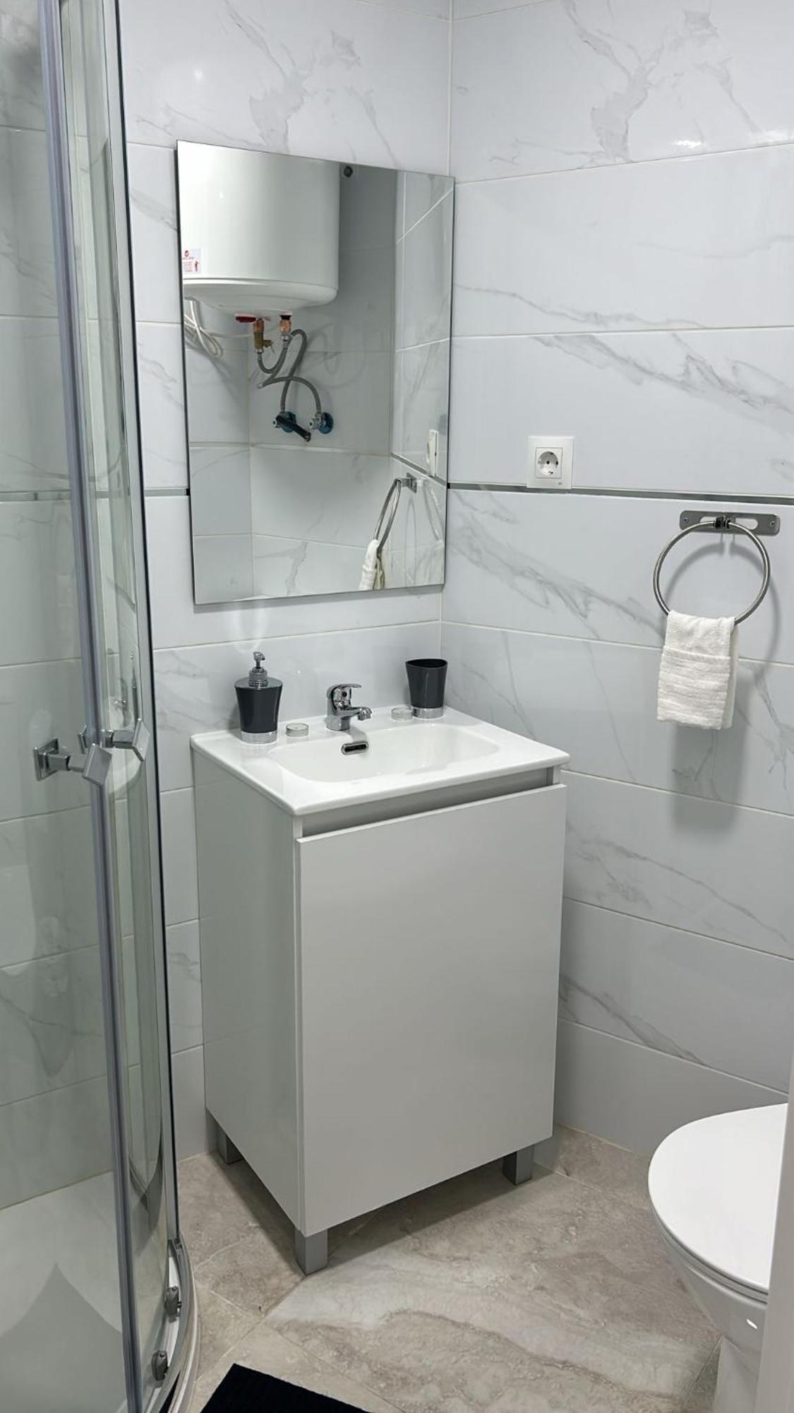 Habitaciones Doble Con Bano Privado En El Centro De Madrid Exterior foto