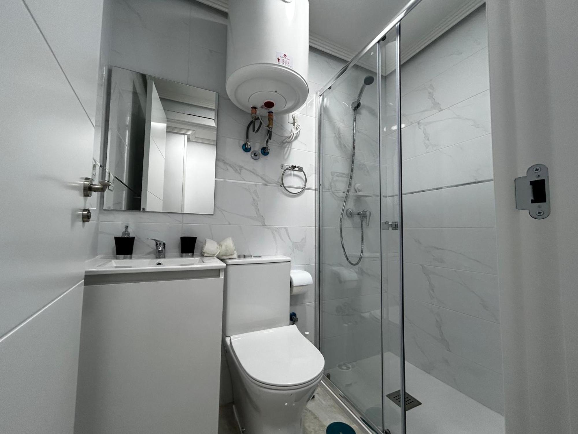 Habitaciones Doble Con Bano Privado En El Centro De Madrid Exterior foto