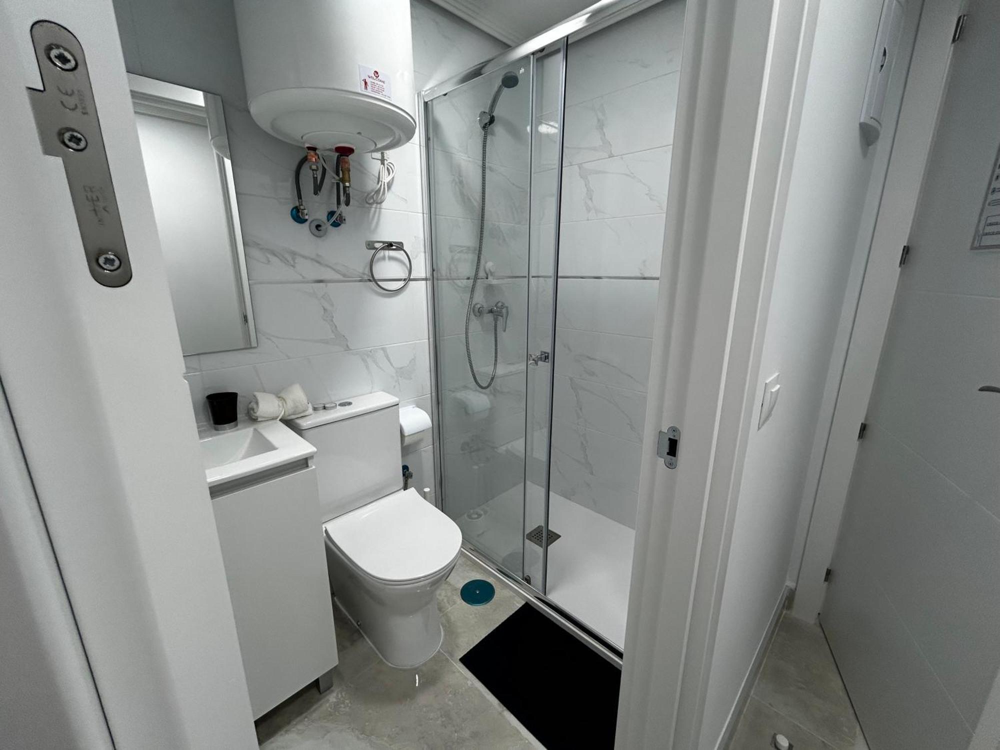 Habitaciones Doble Con Bano Privado En El Centro De Madrid Exterior foto