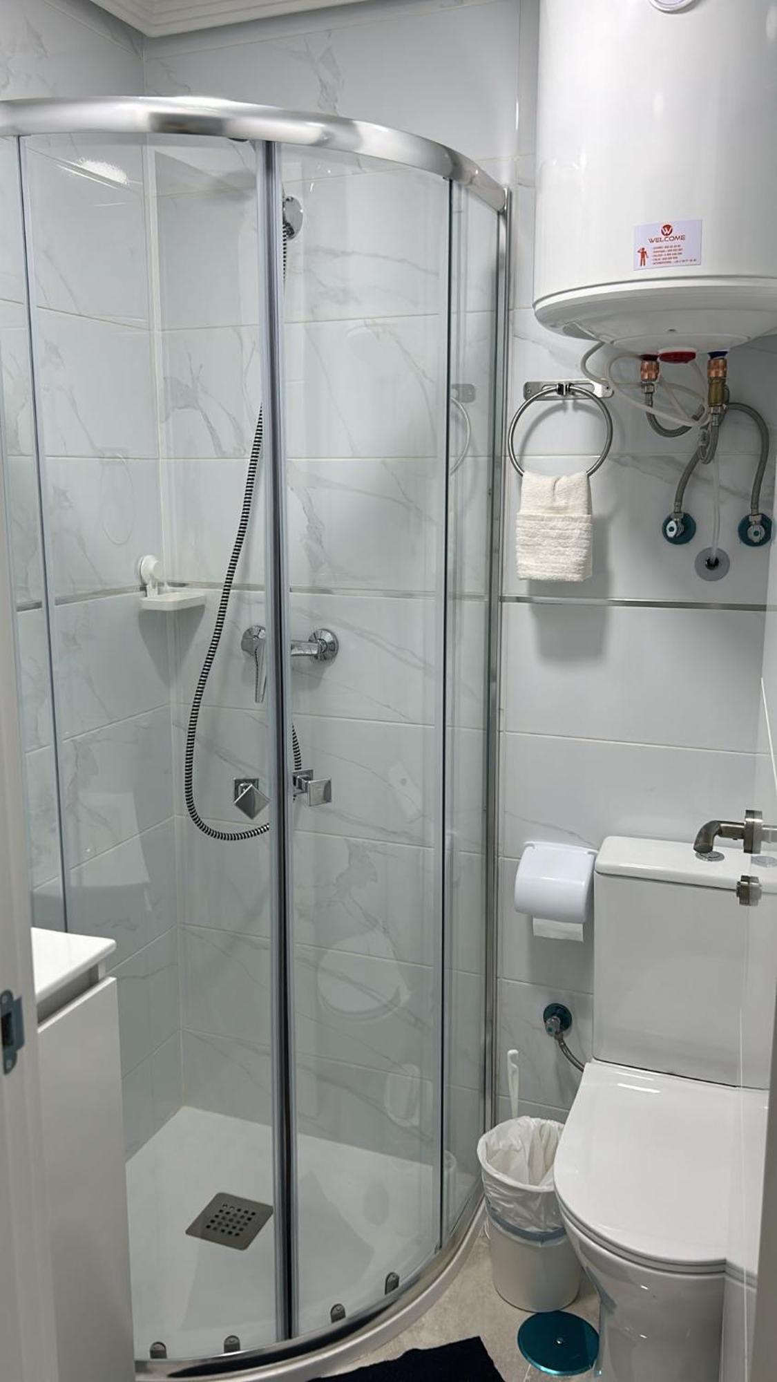 Habitaciones Doble Con Bano Privado En El Centro De Madrid Exterior foto