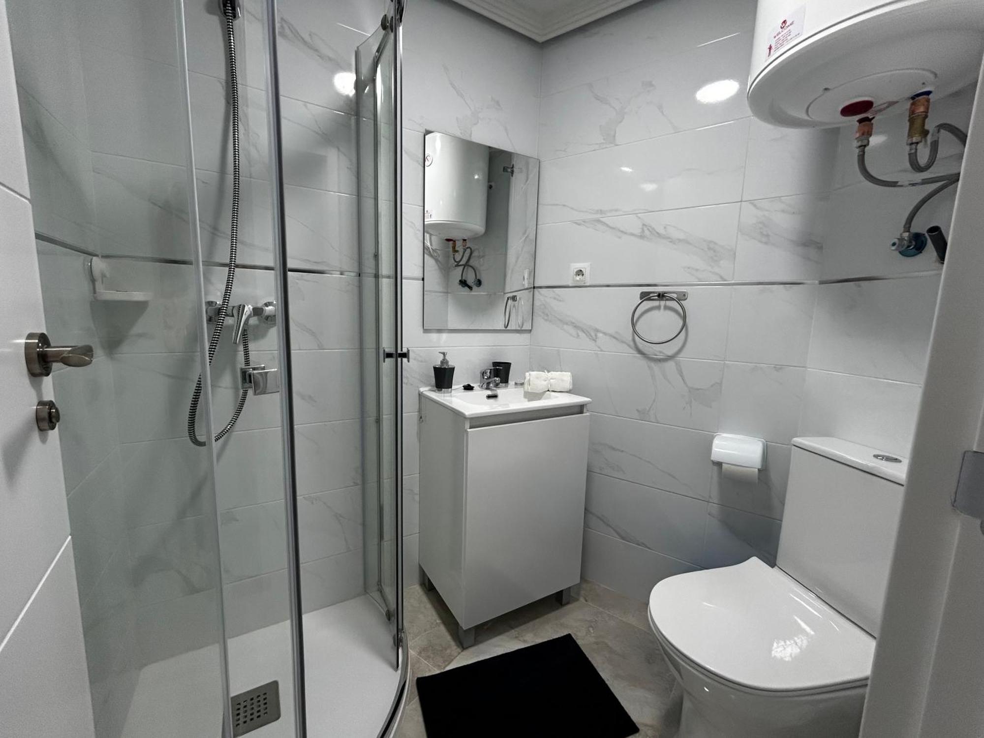 Habitaciones Doble Con Bano Privado En El Centro De Madrid Exterior foto